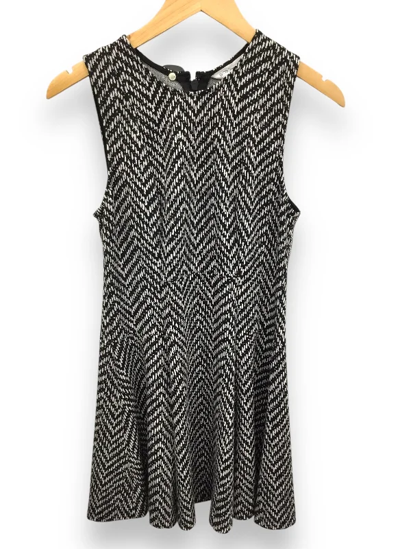 Dress Casual Short By Bcbgeneration In Black & White, Size: M